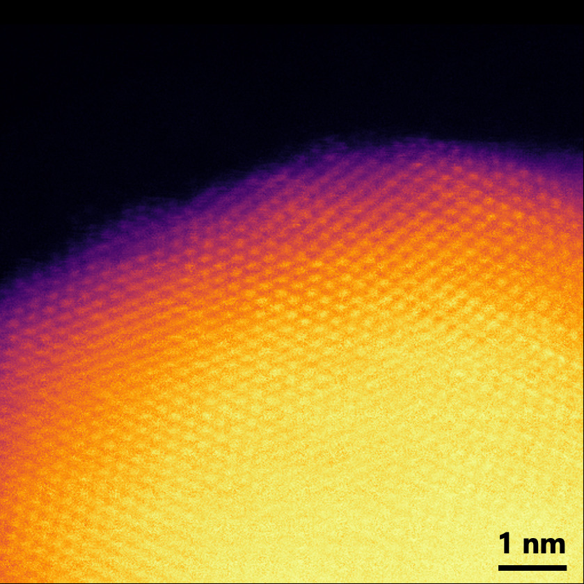 Atomic-resolution electron micrograph of a gold-palladium nanoparticle. Scale bar 1 nanometre.